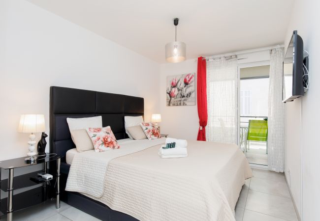 Appartement à Cannes - Luxueux 2 pièces à 2 pas de la Croisette Appartement à Cannes - Luxueux 2 pièces à 2 pas de la Croisette