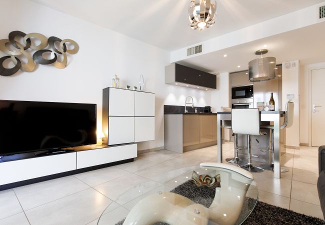 Appartement à Cannes - Luxueux 2 pièces à 2 pas de la Croisette Appartement à Cannes - Luxueux 2 pièces à 2 pas de la Croisette