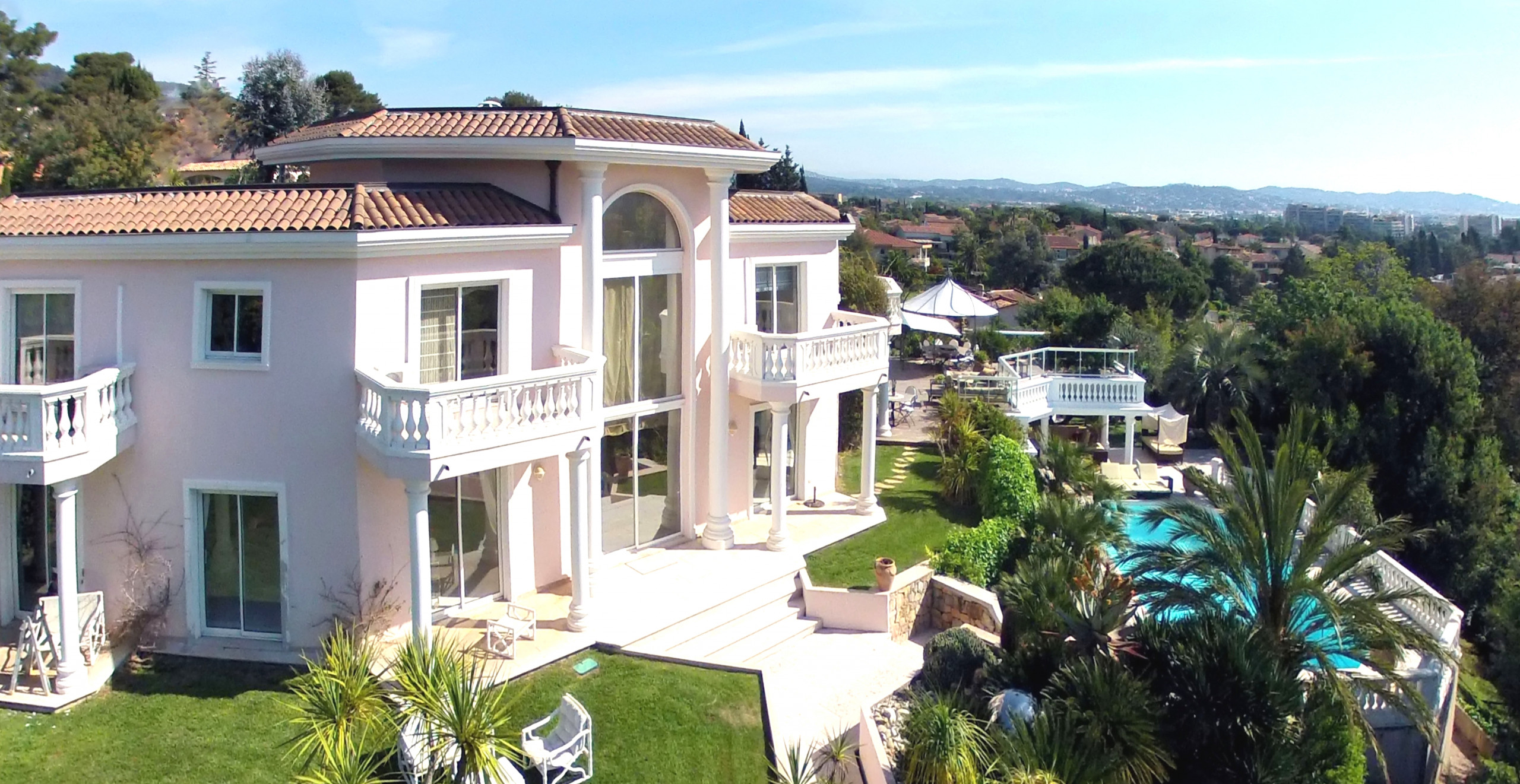 Luxueuse villa sur les collines de Mandelieu