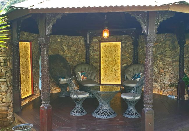 Bungalow à Papetoai - Lagon Bougainville - Robinson's Cove Bungalow à Papetoai - Lagon Bougainville - Robinson's Cove