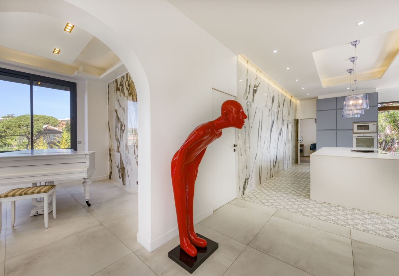 Villa à Cannes - Luxueuse Villa  7 pièces avec sauna / piscine - Cannes Villa à Cannes - Luxueuse Villa  7 pièces avec sauna / piscine - Cannes