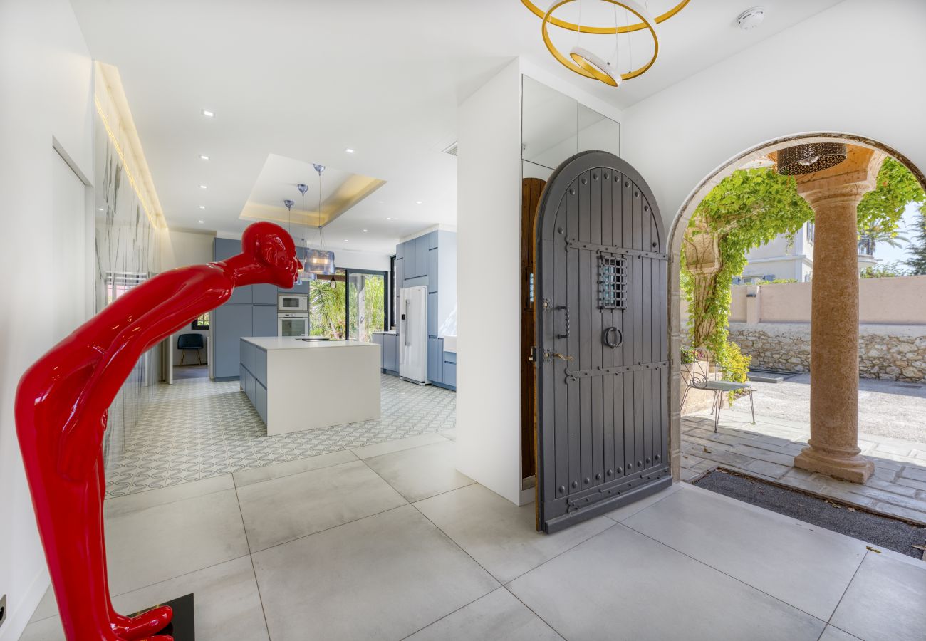 Villa à Cannes - Luxueuse Villa  7 pièces avec sauna / piscine - Cannes Villa à Cannes - Luxueuse Villa  7 pièces avec sauna / piscine - Cannes