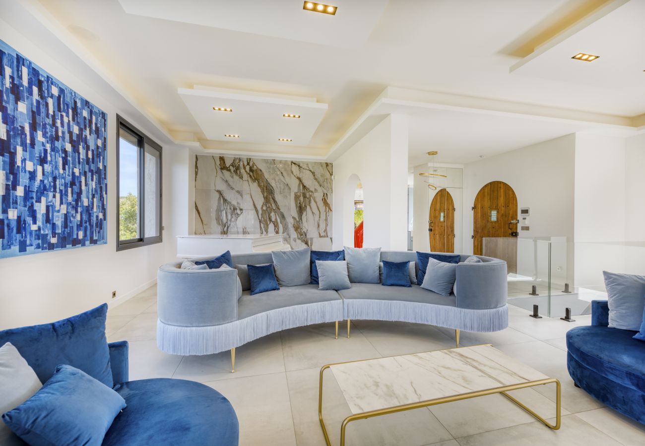 Villa à Cannes - Luxueuse Villa  7 pièces avec sauna / piscine - Cannes Villa à Cannes - Luxueuse Villa  7 pièces avec sauna / piscine - Cannes