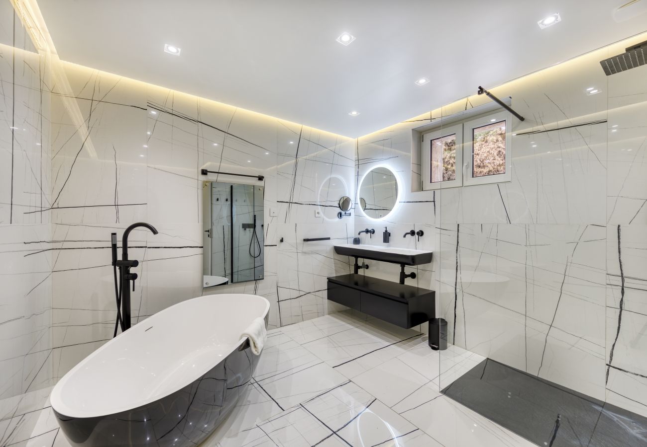 Villa à Cannes - Luxueuse Villa  7 pièces avec sauna / piscine - Cannes Villa à Cannes - Luxueuse Villa  7 pièces avec sauna / piscine - Cannes