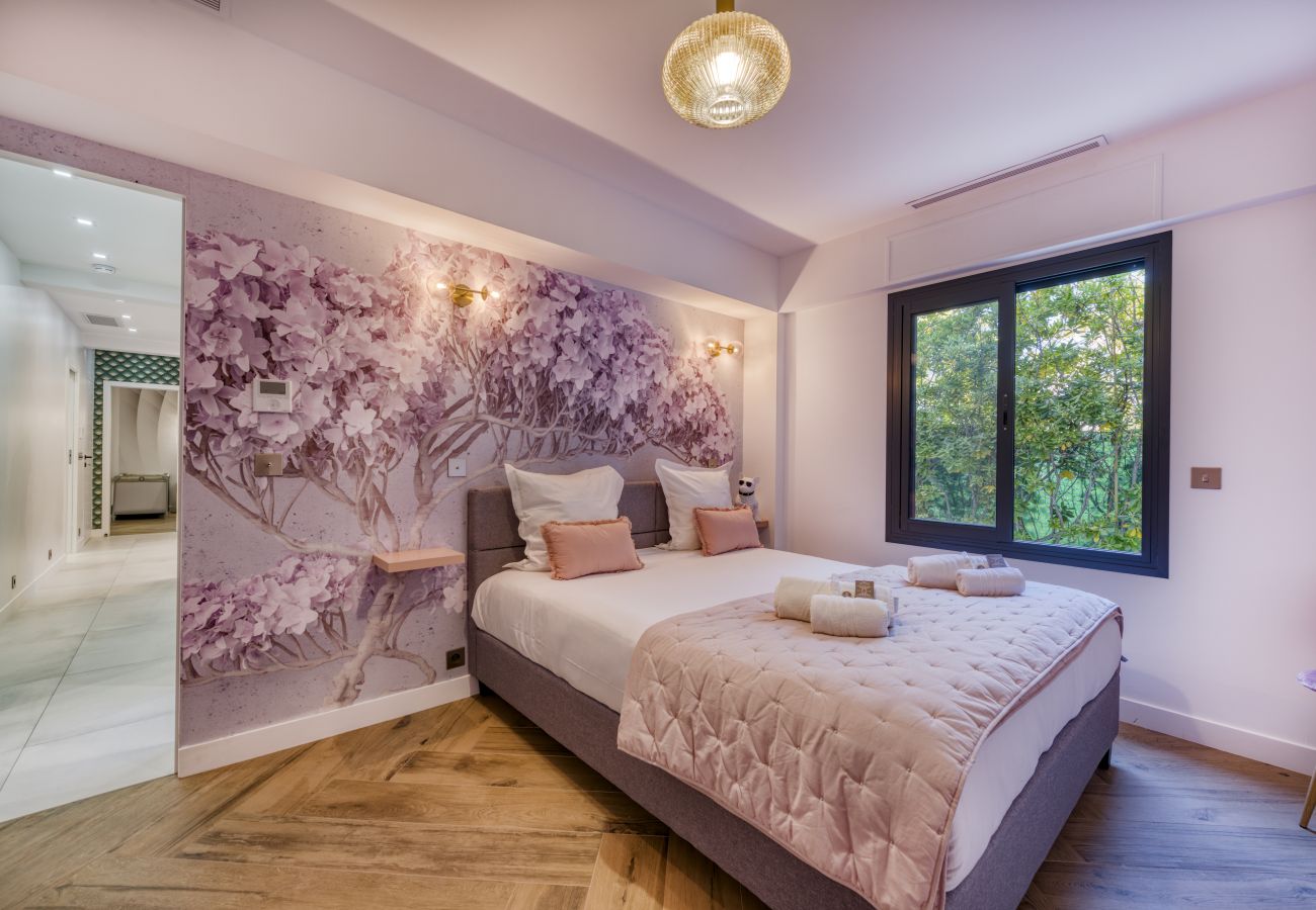 Villa à Cannes - Luxueuse Villa  7 pièces avec sauna / piscine - Cannes Villa à Cannes - Luxueuse Villa  7 pièces avec sauna / piscine - Cannes