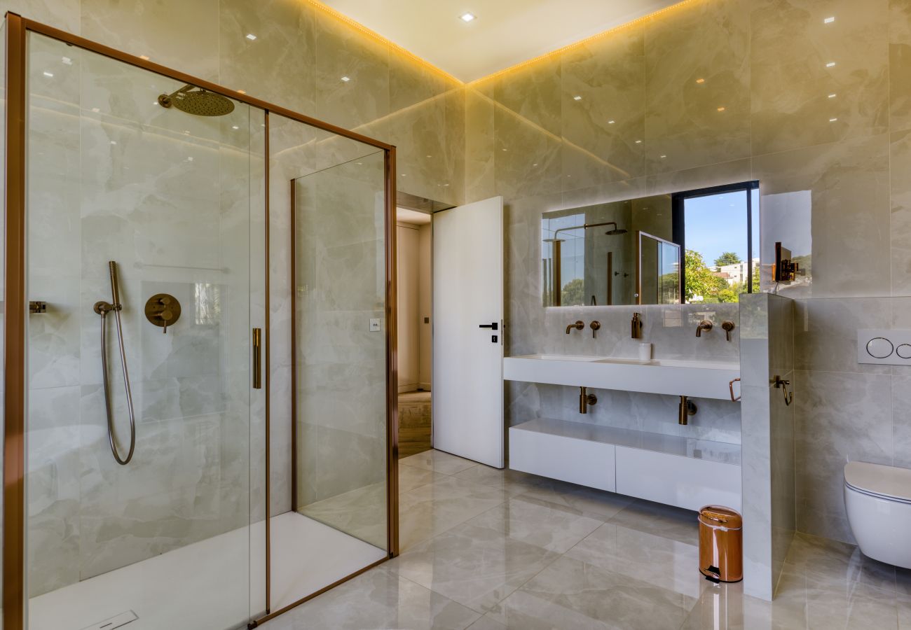 Villa à Cannes - Luxueuse Villa  7 pièces avec sauna / piscine - Cannes Villa à Cannes - Luxueuse Villa  7 pièces avec sauna / piscine - Cannes