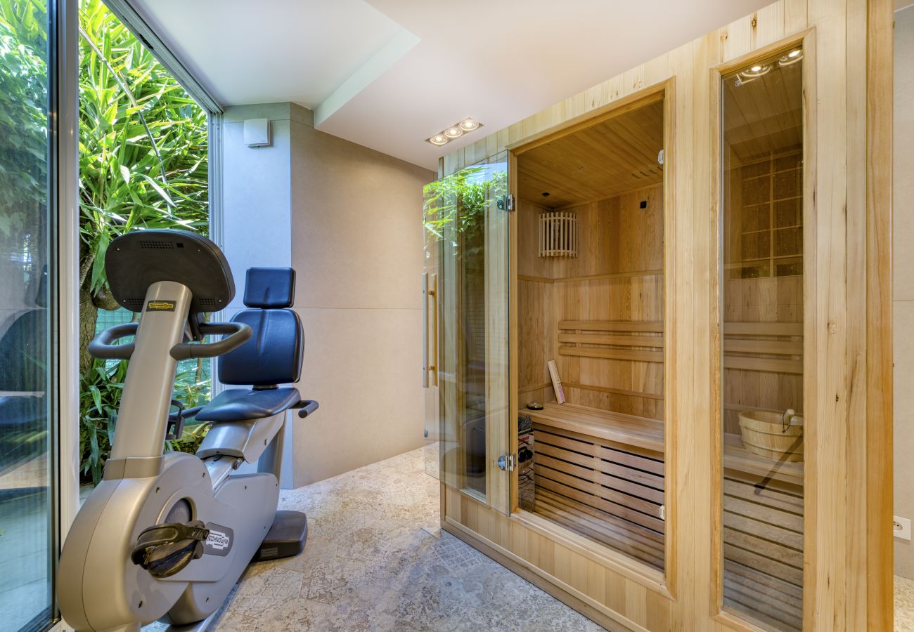 Villa à Cannes - Luxueuse Villa  7 pièces avec sauna / piscine - Cannes Villa à Cannes - Luxueuse Villa  7 pièces avec sauna / piscine - Cannes