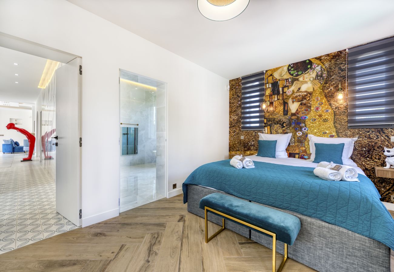 Villa à Cannes - Luxueuse Villa  7 pièces avec sauna / piscine - Cannes Villa à Cannes - Luxueuse Villa  7 pièces avec sauna / piscine - Cannes