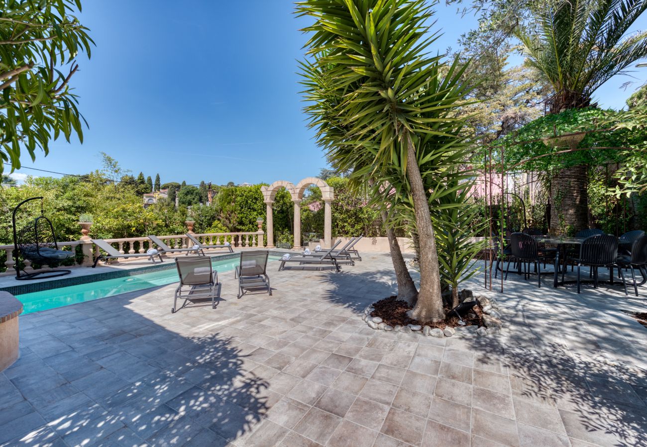 Villa à Cannes - Luxueuse Villa  7 pièces avec sauna / piscine - Cannes Villa à Cannes - Luxueuse Villa  7 pièces avec sauna / piscine - Cannes
