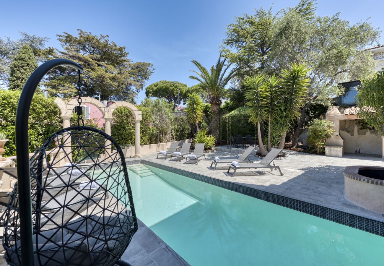 Villa à Cannes - Luxueuse Villa  7 pièces avec sauna / piscine - Cannes Villa à Cannes - Luxueuse Villa  7 pièces avec sauna / piscine - Cannes