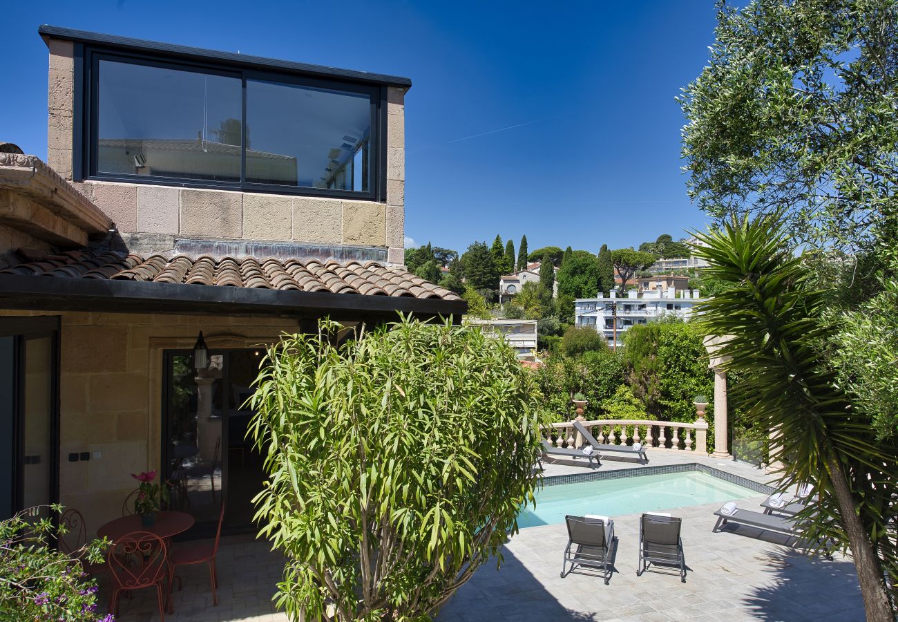 Villa à Cannes - Luxueuse Villa  7 pièces avec sauna / piscine - Cannes Villa à Cannes - Luxueuse Villa  7 pièces avec sauna / piscine - Cannes