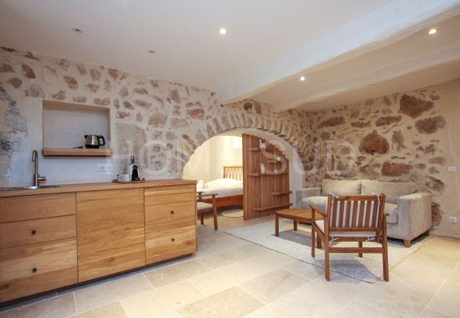 Villa à Cabris - Votre splendide mas de pierre à la campagne, entièrement rénové Villa à Cabris - Votre splendide mas de pierre à la campagne, entièrement rénové