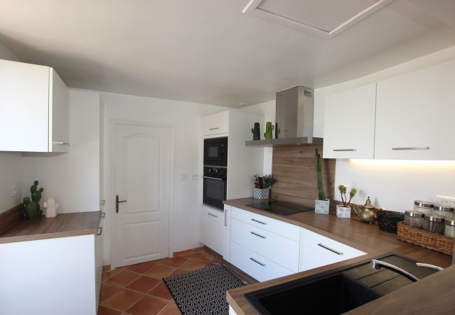 Villa in Cannes - Beautiful 4 bedroom villa with pool and sea view - Californie Cannes Villa in Cannes - Beautiful 4 bedroom villa with pool and sea view - Californie Cannes