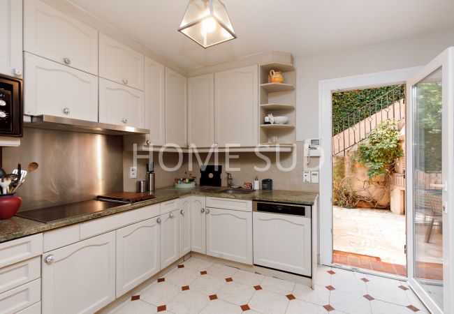 Villa in Mandelieu-la-Napoule - 5 bedroom villa with sea view and swimming pool - Mandelieu Villa in Mandelieu-la-Napoule - 5 bedroom villa with sea view and swimming pool - Mandelieu