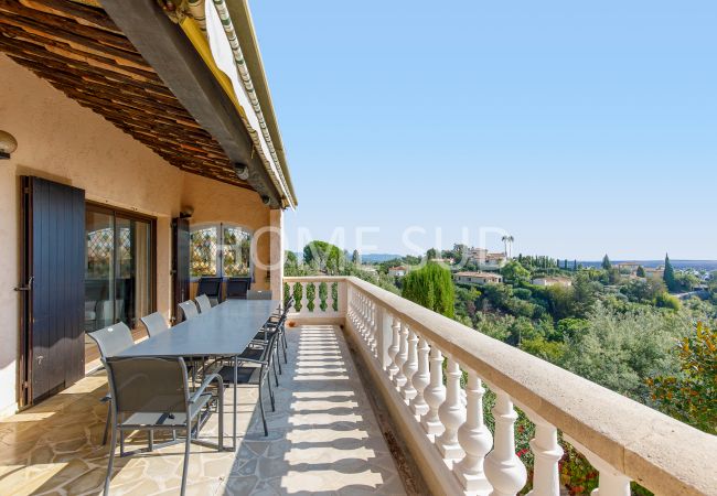 Villa in Mandelieu-la-Napoule - 5 bedroom villa with sea view and swimming pool - Mandelieu Villa in Mandelieu-la-Napoule - 5 bedroom villa with sea view and swimming pool - Mandelieu