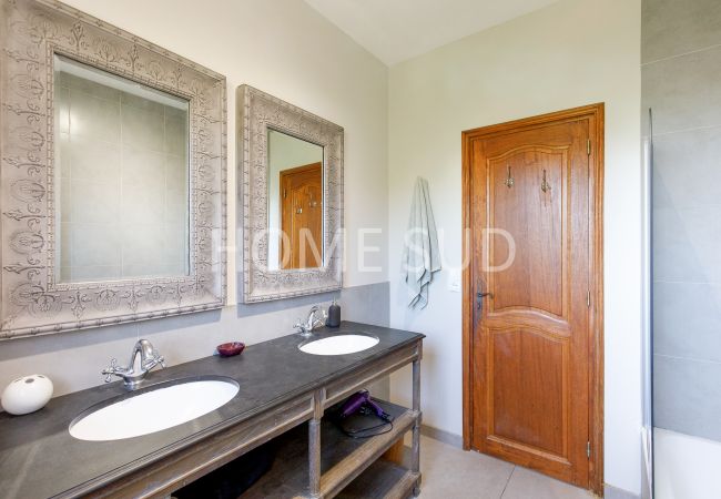 Villa in Mandelieu-la-Napoule - 5 bedroom villa with sea view and swimming pool - Mandelieu Villa in Mandelieu-la-Napoule - 5 bedroom villa with sea view and swimming pool - Mandelieu