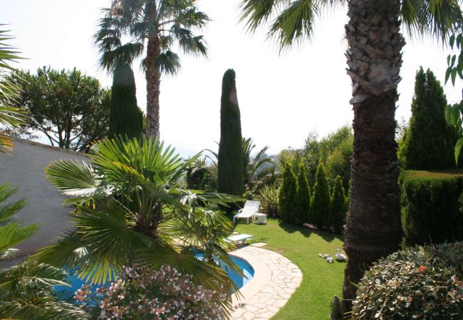 Villa in Mandelieu-la-Napoule - Large sea-view villa with 3 independent apartments Villa in Mandelieu-la-Napoule - Large sea-view villa with 3 independent apartments