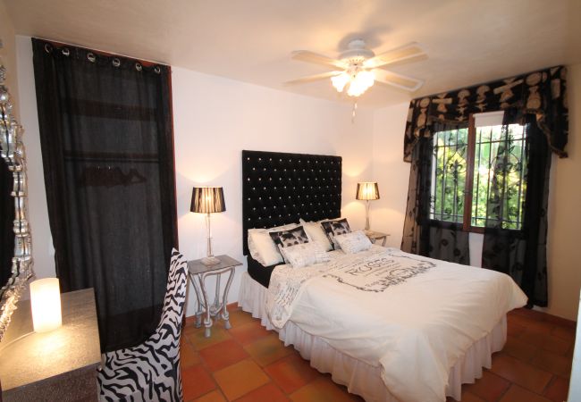 Villa in Mandelieu-la-Napoule - Large sea-view villa with 3 independent apartments Villa in Mandelieu-la-Napoule - Large sea-view villa with 3 independent apartments