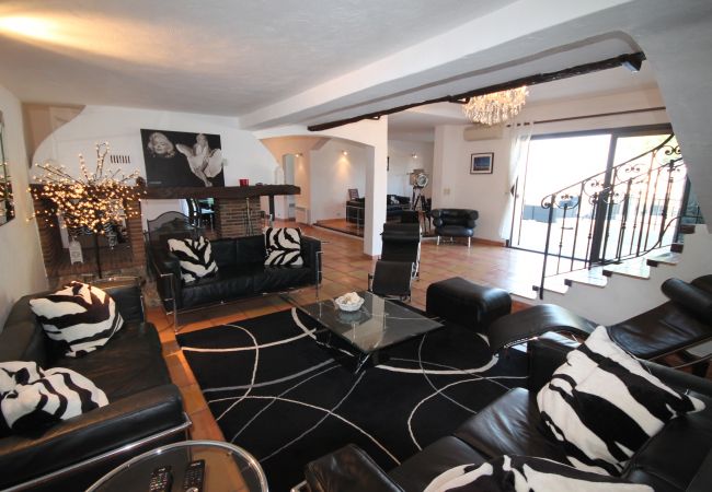 Villa in Mandelieu-la-Napoule - Large sea-view villa with 3 independent apartments Villa in Mandelieu-la-Napoule - Large sea-view villa with 3 independent apartments