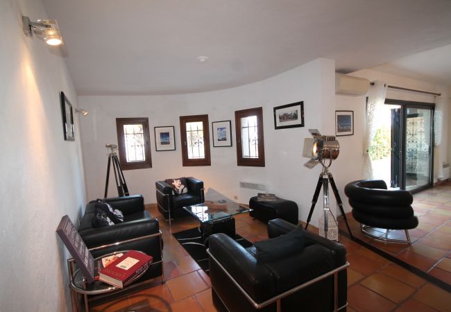 Villa in Mandelieu-la-Napoule - Large sea-view villa with 3 independent apartments Villa in Mandelieu-la-Napoule - Large sea-view villa with 3 independent apartments
