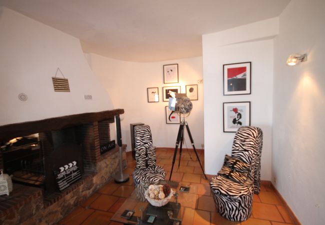 Villa in Mandelieu-la-Napoule - Large sea-view villa with 3 independent apartments Villa in Mandelieu-la-Napoule - Large sea-view villa with 3 independent apartments