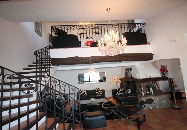 Villa in Mandelieu-la-Napoule - Large sea-view villa with 3 independent apartments Villa in Mandelieu-la-Napoule - Large sea-view villa with 3 independent apartments