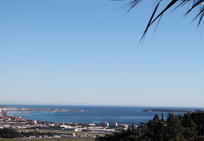 Villa in Mandelieu-la-Napoule - Large sea-view villa with 3 independent apartments Villa in Mandelieu-la-Napoule - Large sea-view villa with 3 independent apartments