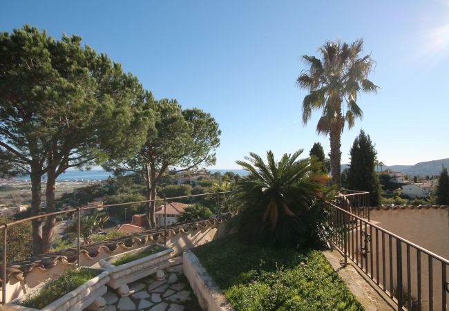 Villa in Mandelieu-la-Napoule - Large sea-view villa with 3 independent apartments Villa in Mandelieu-la-Napoule - Large sea-view villa with 3 independent apartments