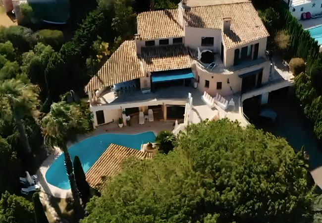 Villa in Mandelieu-la-Napoule - Large sea-view villa with 3 independent apartments Villa in Mandelieu-la-Napoule - Large sea-view villa with 3 independent apartments