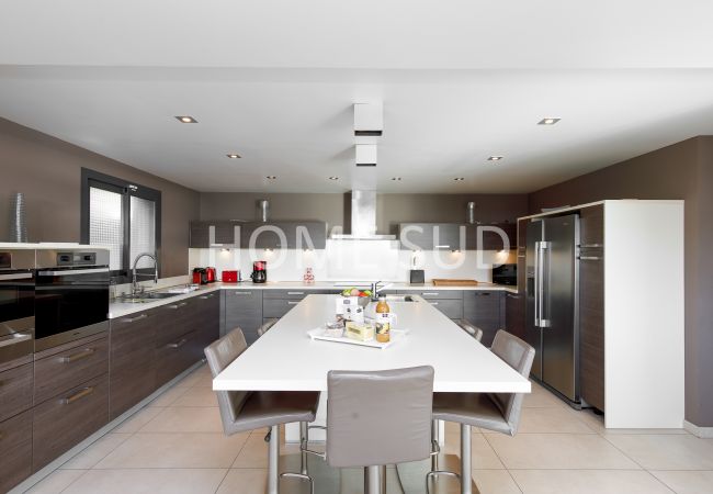 Villa in Antibes - Beautiful villa with pool and sea view in Antibes Villa in Antibes - Beautiful villa with pool and sea view in Antibes