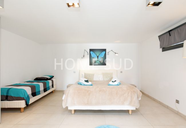 Villa in Antibes - Beautiful villa with pool and sea view in Antibes Villa in Antibes - Beautiful villa with pool and sea view in Antibes