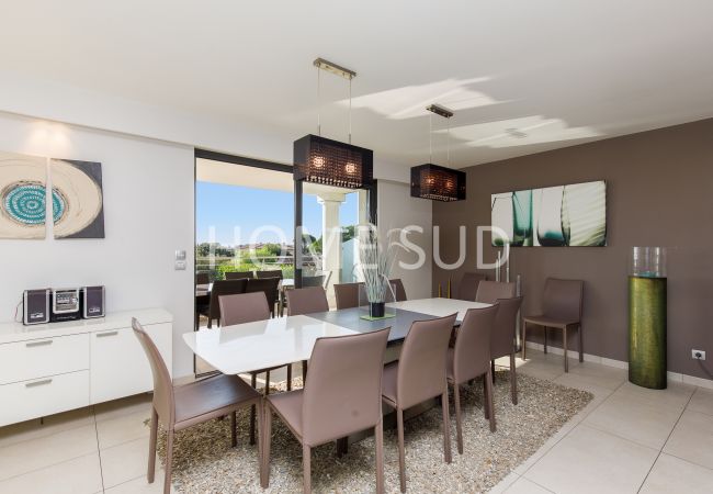 Villa in Antibes - Beautiful villa with pool and sea view in Antibes Villa in Antibes - Beautiful villa with pool and sea view in Antibes