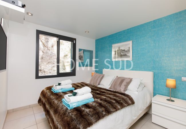 Villa in Antibes - Beautiful villa with pool and sea view in Antibes Villa in Antibes - Beautiful villa with pool and sea view in Antibes