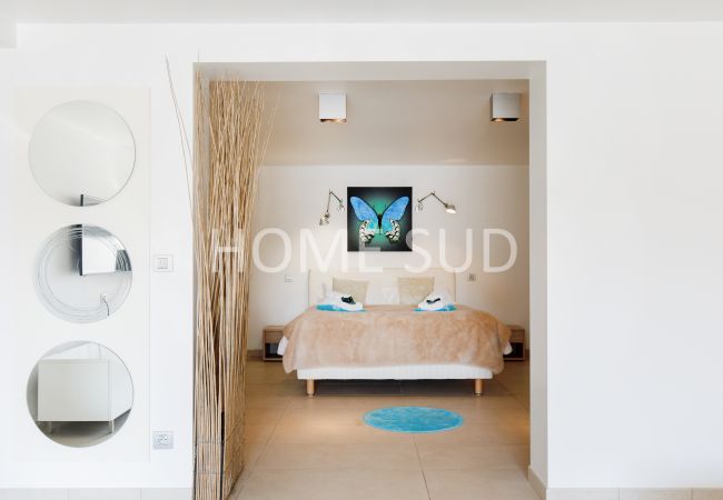 Villa in Antibes - Beautiful villa with pool and sea view in Antibes Villa in Antibes - Beautiful villa with pool and sea view in Antibes