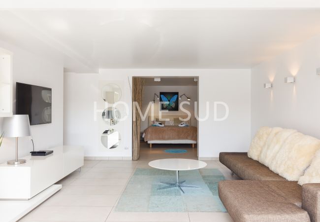 Villa in Antibes - Beautiful villa with pool and sea view in Antibes Villa in Antibes - Beautiful villa with pool and sea view in Antibes