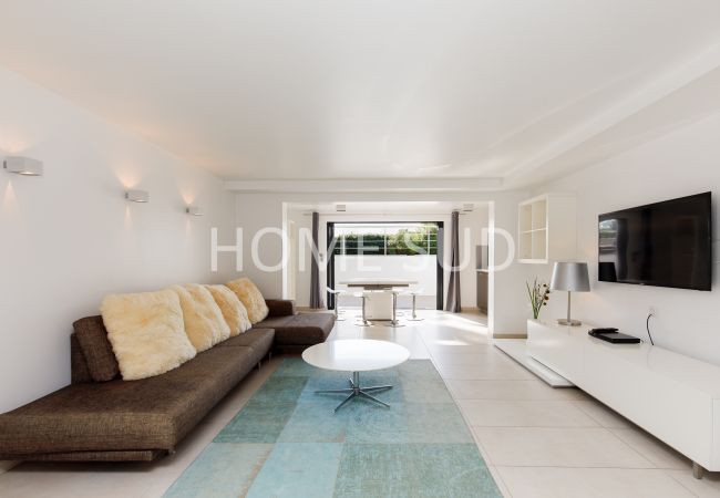 Villa in Antibes - Beautiful villa with pool and sea view in Antibes Villa in Antibes - Beautiful villa with pool and sea view in Antibes