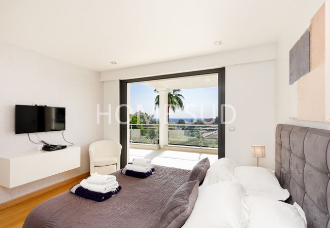 Villa in Antibes - Beautiful villa with pool and sea view in Antibes Villa in Antibes - Beautiful villa with pool and sea view in Antibes