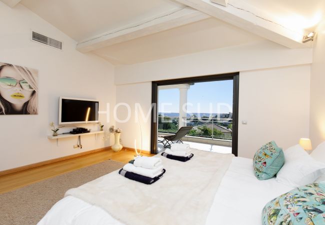 Villa in Antibes - Beautiful villa with pool and sea view in Antibes Villa in Antibes - Beautiful villa with pool and sea view in Antibes