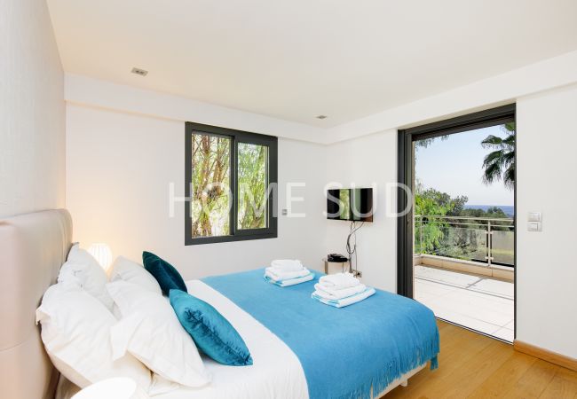 Villa in Antibes - Beautiful villa with pool and sea view in Antibes Villa in Antibes - Beautiful villa with pool and sea view in Antibes