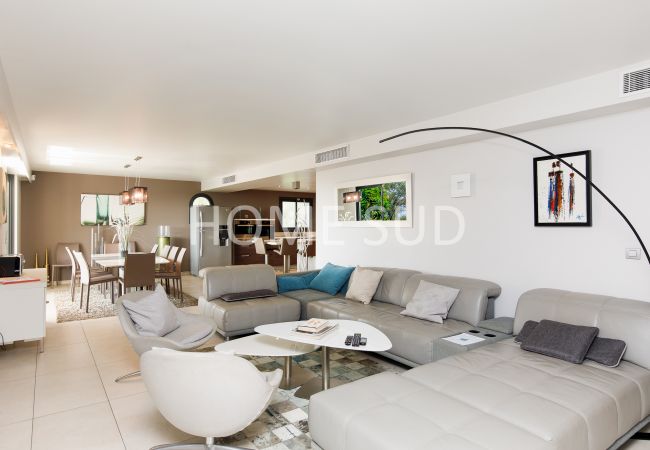 Villa in Antibes - Beautiful villa with pool and sea view in Antibes Villa in Antibes - Beautiful villa with pool and sea view in Antibes