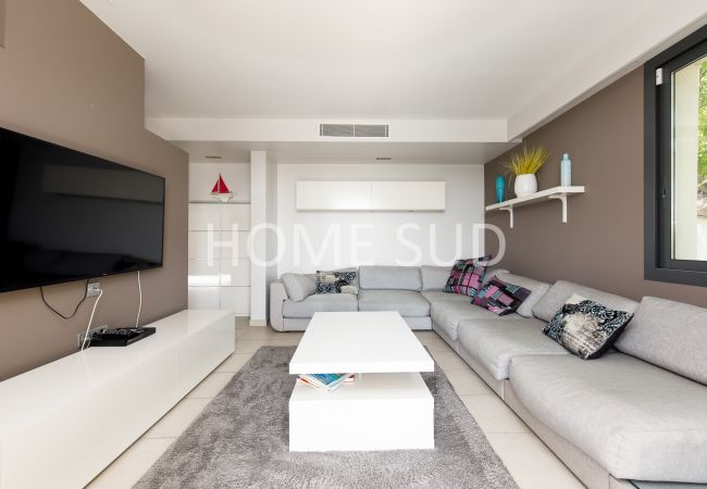 Villa in Antibes - Beautiful villa with pool and sea view in Antibes Villa in Antibes - Beautiful villa with pool and sea view in Antibes