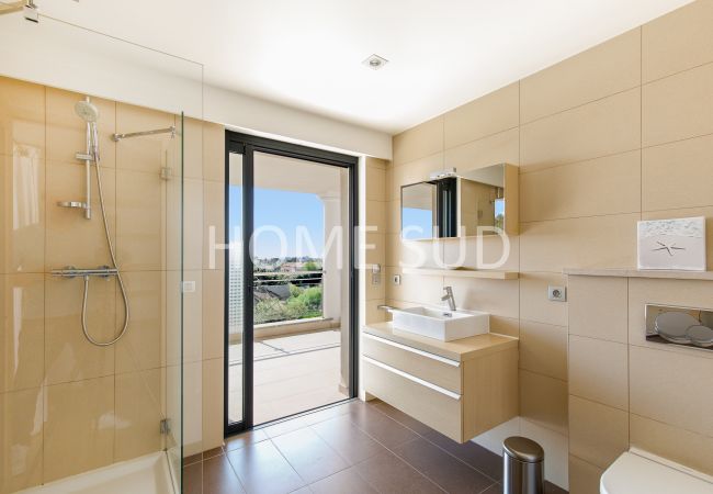 Villa in Antibes - Beautiful villa with pool and sea view in Antibes Villa in Antibes - Beautiful villa with pool and sea view in Antibes