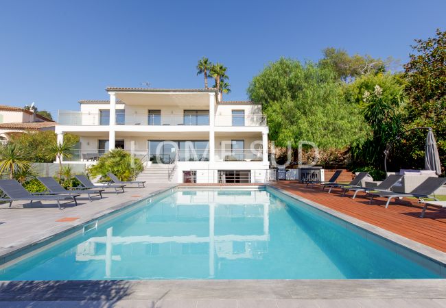 Villa in Antibes - Beautiful villa with pool and sea view in Antibes Villa in Antibes - Beautiful villa with pool and sea view in Antibes