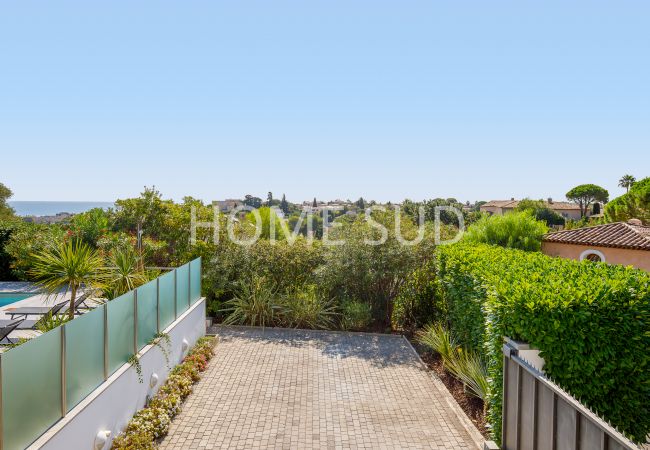 Villa in Antibes - Beautiful villa with pool and sea view in Antibes Villa in Antibes - Beautiful villa with pool and sea view in Antibes