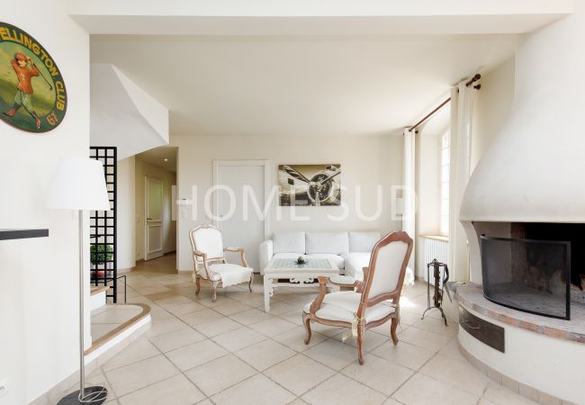 Villa in Mougins - Charming Provencal farmhouse, swimming pool, sea view. Ideal for your holidays in Mougins! Villa in Mougins - Charming Provencal farmhouse, swimming pool, sea view. Ideal for your holidays in Mougins!