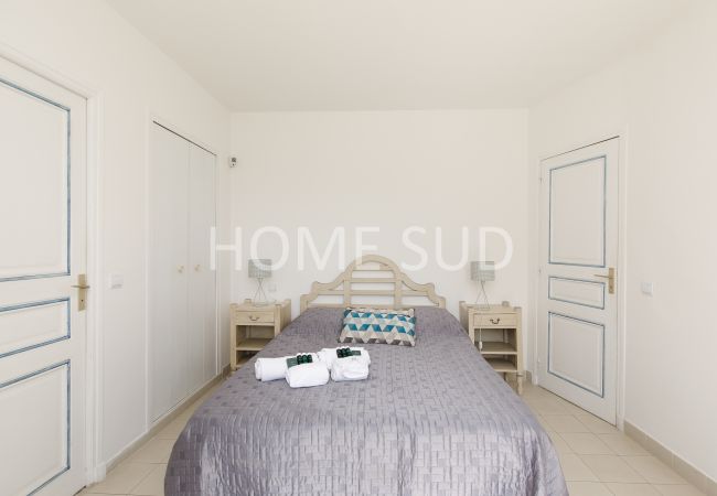 Villa in Mougins - Charming Provencal farmhouse, swimming pool, sea view. Ideal for your holidays in Mougins! Villa in Mougins - Charming Provencal farmhouse, swimming pool, sea view. Ideal for your holidays in Mougins!
