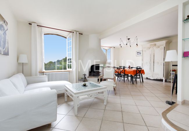 Villa in Mougins - Charming Provencal farmhouse, swimming pool, sea view. Ideal for your holidays in Mougins! Villa in Mougins - Charming Provencal farmhouse, swimming pool, sea view. Ideal for your holidays in Mougins!