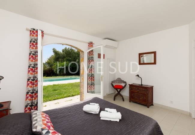 Villa in Mougins - Charming Provencal farmhouse, swimming pool, sea view. Ideal for your holidays in Mougins! Villa in Mougins - Charming Provencal farmhouse, swimming pool, sea view. Ideal for your holidays in Mougins!