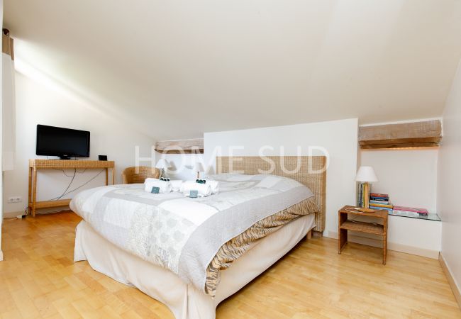 Villa in Mougins - Charming Provencal farmhouse, swimming pool, sea view. Ideal for your holidays in Mougins! Villa in Mougins - Charming Provencal farmhouse, swimming pool, sea view. Ideal for your holidays in Mougins!