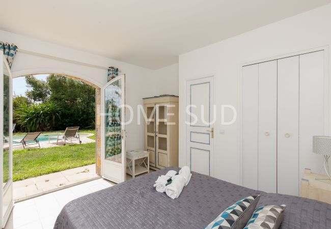 Villa in Mougins - Charming Provencal farmhouse, swimming pool, sea view. Ideal for your holidays in Mougins! Villa in Mougins - Charming Provencal farmhouse, swimming pool, sea view. Ideal for your holidays in Mougins!
